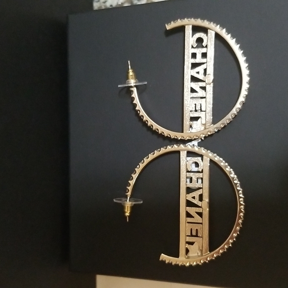 CHANEL Gold Plated.Hoop Earrings - Picture 13 of 17